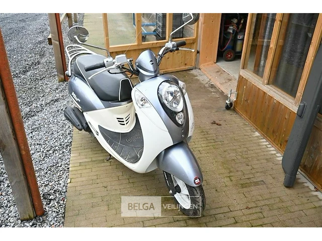 Scooter sym type mio 50 papieren en sleutel oké 1911 km. - afbeelding 5 van  6
