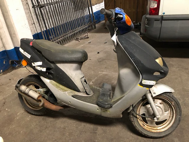 Scooter sym - afbeelding 1 van  6