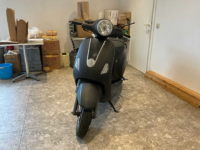 Scooter venesi - afbeelding 12 van  20