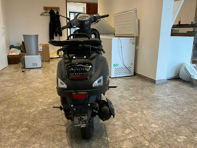Scooter venesi - afbeelding 16 van  20