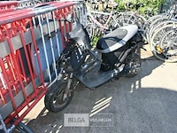 Scooter wrak - afbeelding 1 van  4
