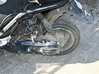 Scooter wrak - afbeelding 3 van  4