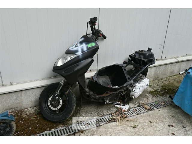 Scooter wrak - afbeelding 1 van  5