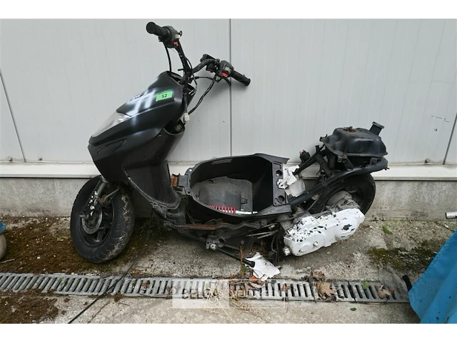 Scooter wrak - afbeelding 2 van  5