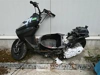Scooter wrak - afbeelding 2 van  5