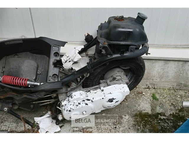 Scooter wrak - afbeelding 3 van  5