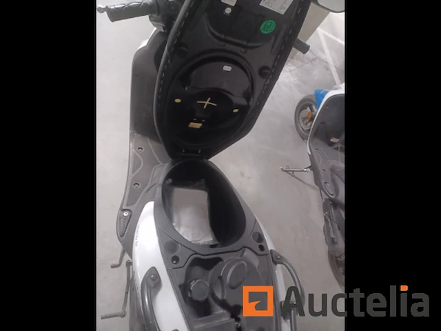 Scooter yamaha yn50f (2017-vin:vgsa465000008642) - afbeelding 3 van  9