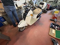 Scooter zonder papieren - afbeelding 1 van  7