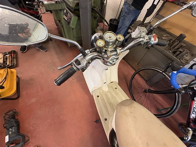 Scooter zonder papieren - afbeelding 5 van  7