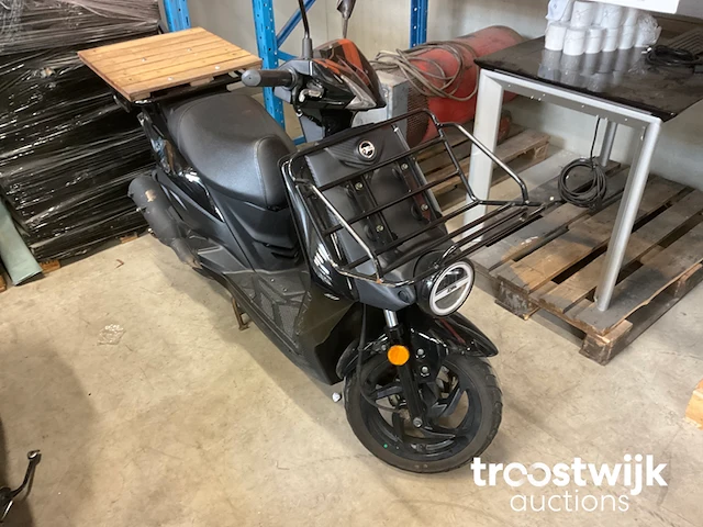 Scooter - afbeelding 2 van  5