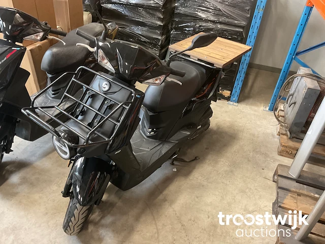 Scooter - afbeelding 3 van  5