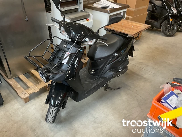 Scooter - afbeelding 1 van  9