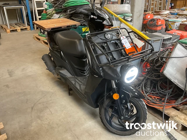 Scooter - afbeelding 4 van  9