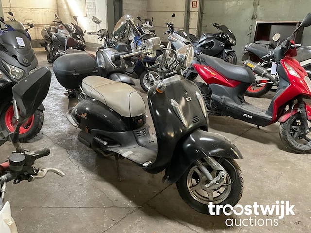 Scooter - afbeelding 2 van  8
