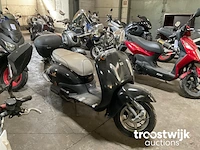 Scooter - afbeelding 2 van  8