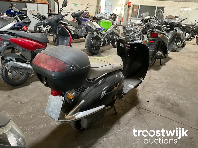 Scooter - afbeelding 3 van  8