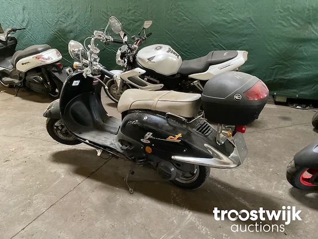 Scooter - afbeelding 4 van  8
