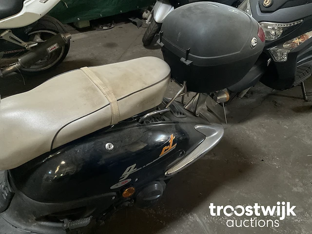 Scooter - afbeelding 7 van  8