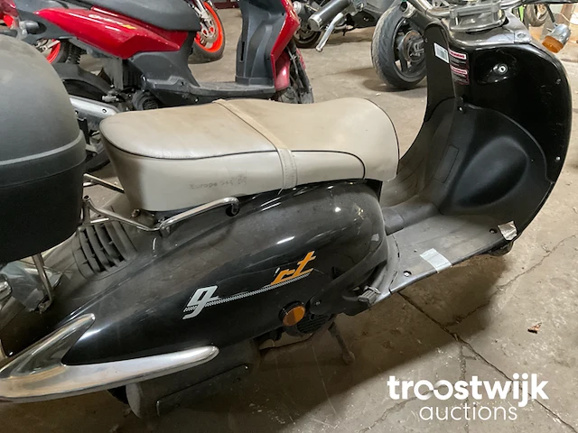 Scooter - afbeelding 8 van  8