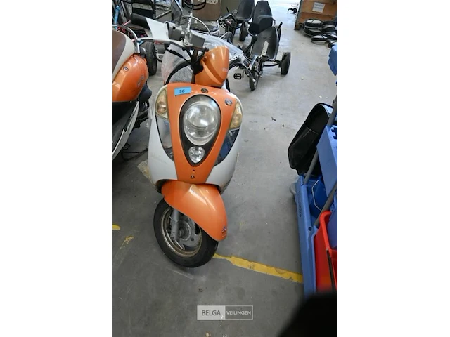 Scooter - afbeelding 1 van  4