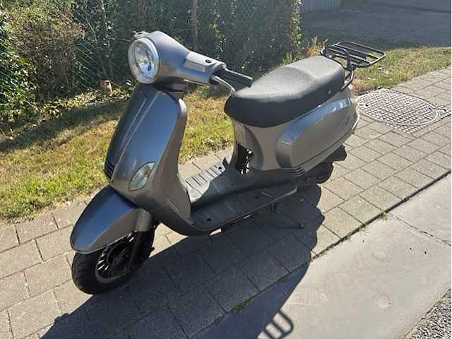 Scooter - afbeelding 1 van  6