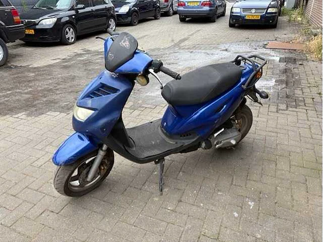 Scooter - afbeelding 1 van  8