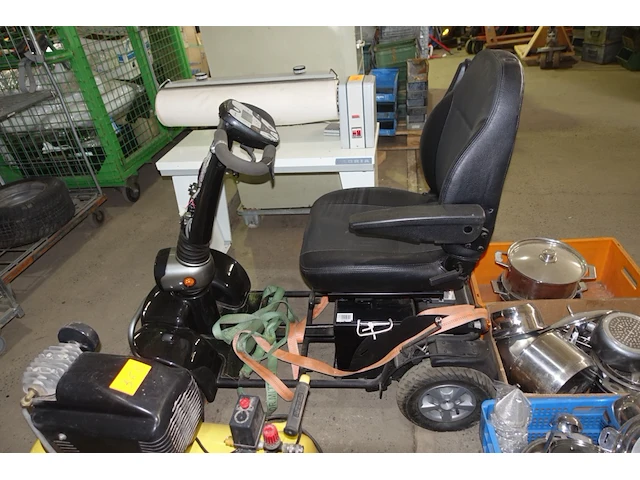 Scootmobiel, na te zien - afbeelding 1 van  3