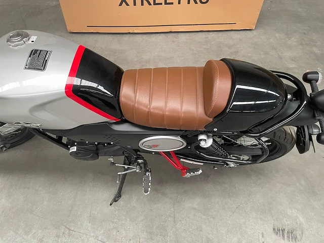 Scrambler x cafe 125 "grey/black w/ red striping" - afbeelding 5 van  7