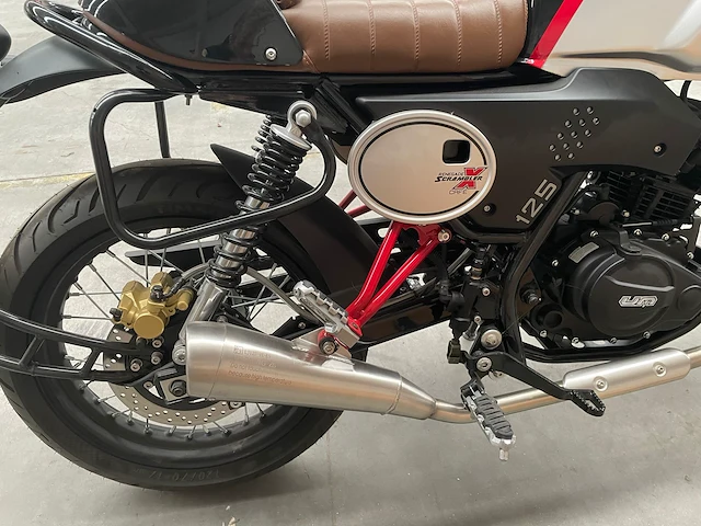 Scrambler x cafe 125 "grey/black w/ red striping" - afbeelding 6 van  7