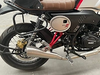 Scrambler x cafe 125 "grey/black w/ red striping" - afbeelding 6 van  7