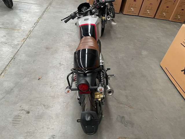 Scrambler x cafe 125 "grey/black w/ red striping" - afbeelding 2 van  7