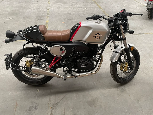 Scrambler x cafe 125 "grey/black w/ red striping" - afbeelding 3 van  7