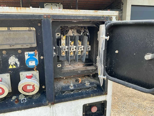Sdmo 45kva stroomgenerator - afbeelding 10 van  28