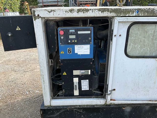 Sdmo 45kva stroomgenerator - afbeelding 13 van  28