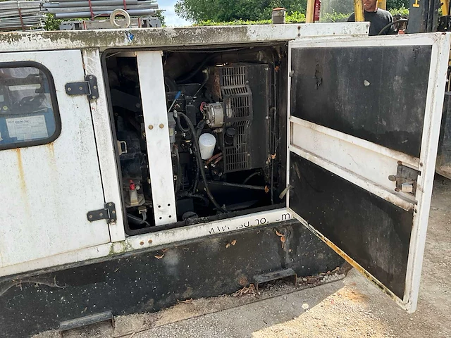 Sdmo 45kva stroomgenerator - afbeelding 20 van  28