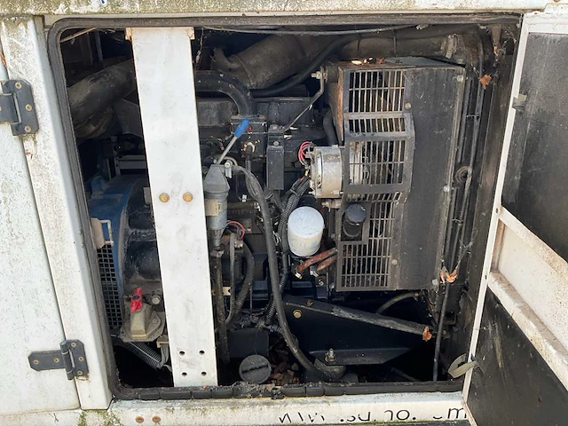 Sdmo 45kva stroomgenerator - afbeelding 21 van  28
