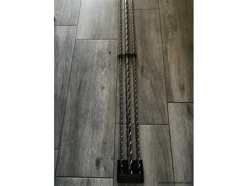 Div. gereedschap, wo. bankschroeven, betonschaar, bijlen, boren, breekijzers, doppensets, gereedschapswagens, hamers enz.
