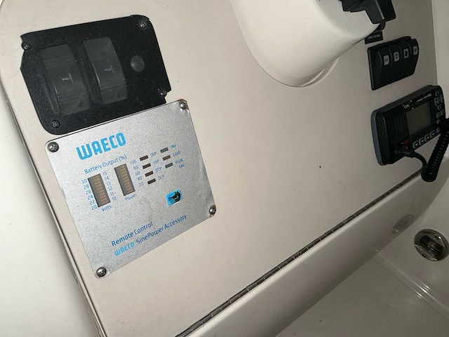 Sea ray sundancer 240 motorjacht met riba boot trailer - afbeelding 13 van  55