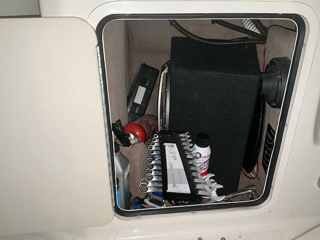 Sea ray sundancer 240 motorjacht met riba boot trailer - afbeelding 14 van  55