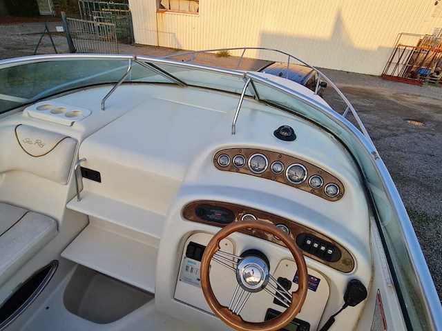 Sea ray sundancer 240 motorjacht met riba boot trailer - afbeelding 24 van  55