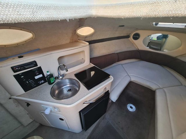 Sea ray sundancer 240 motorjacht met riba boot trailer - afbeelding 28 van  55