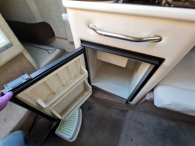 Sea ray sundancer 240 motorjacht met riba boot trailer - afbeelding 31 van  55