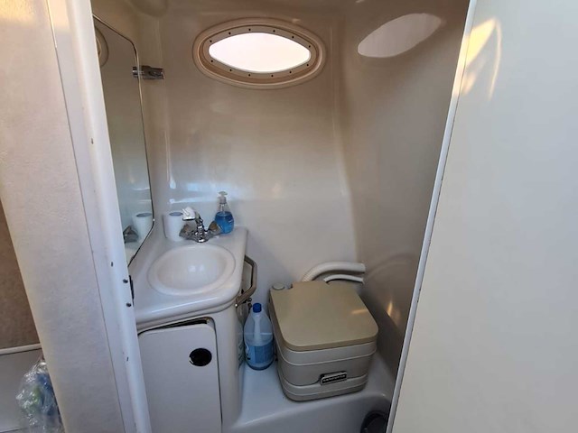 Sea ray sundancer 240 motorjacht met riba boot trailer - afbeelding 39 van  55