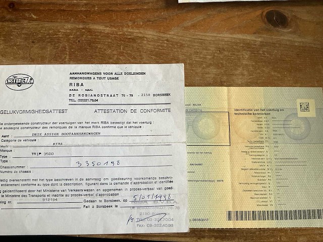 Sea ray sundancer 240 motorjacht met riba boot trailer - afbeelding 46 van  55