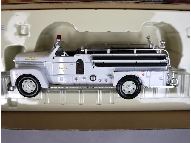 Seagrave 70the anniversy new haven ct (329) - afbeelding 2 van  3