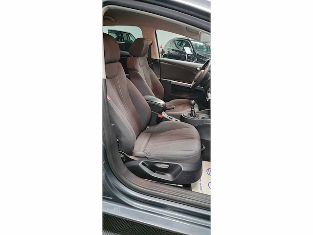 Seat leon style * 2e eigenaar * 2013 * 1.6 cr tdi - 105 pk. - bi-xenon + navi+ ac + etc. * compleet onderhoudsboekje - afbeelding 5 van  38
