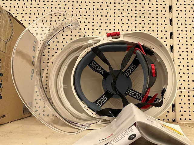 Secra-1. tranemo. veiligheidhelm met doorzichtig gezicht bescherming.(4x) - afbeelding 2 van  2