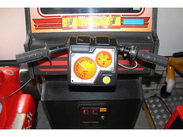 Sega - 1985 - hang on jr. - race arcade - afbeelding 7 van  9