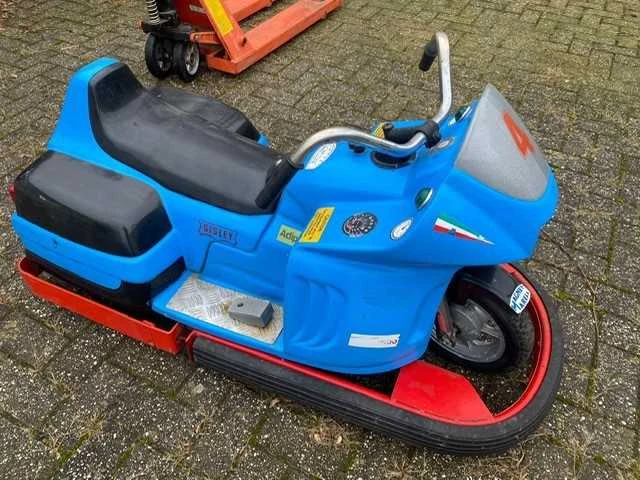 Sela - autoscooter - afbeelding 2 van  5