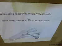 Self closing cable wrap, 2 gebruikte rollen - afbeelding 4 van  4